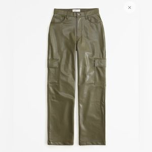 A&F Curve Love Vegan Leather Cargo 90s Relaxed Pant (Size 27/4 R) WORN ONCE